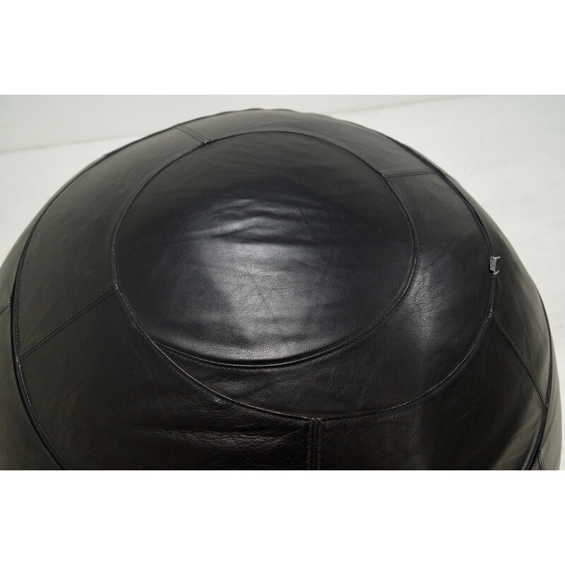 Black leather ball poof by Edwin Niekel and Taco Regtien for Leolux - 1980s