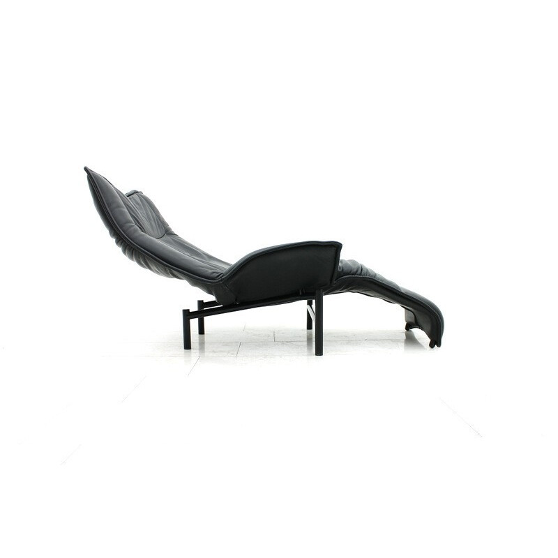 Leather lounge chair by Vico Magistretti  for Cassina - 1980s