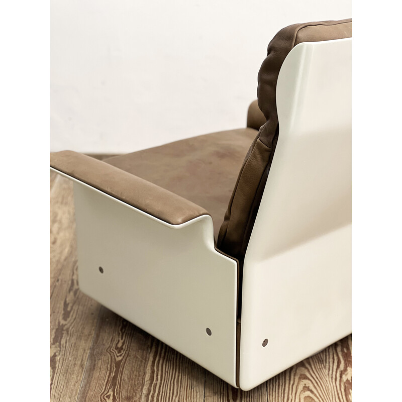 Vintage armchair in fiberglass and bull leather by Dieter Rams for Vitsoe, Germany 1960