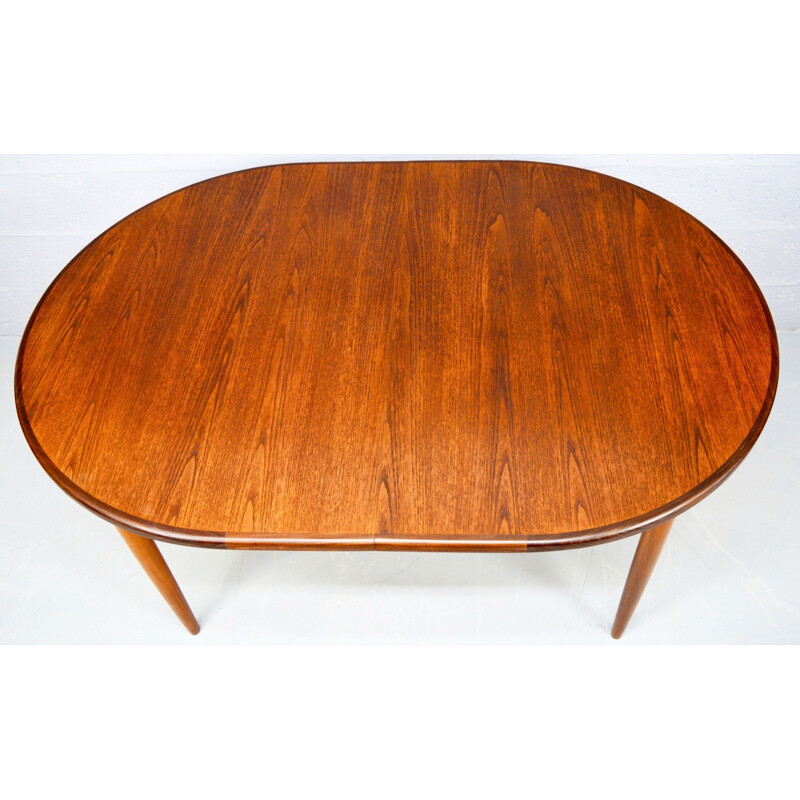 Mid-Century teak G-Plan oval Fresco extendable dining table - 1960