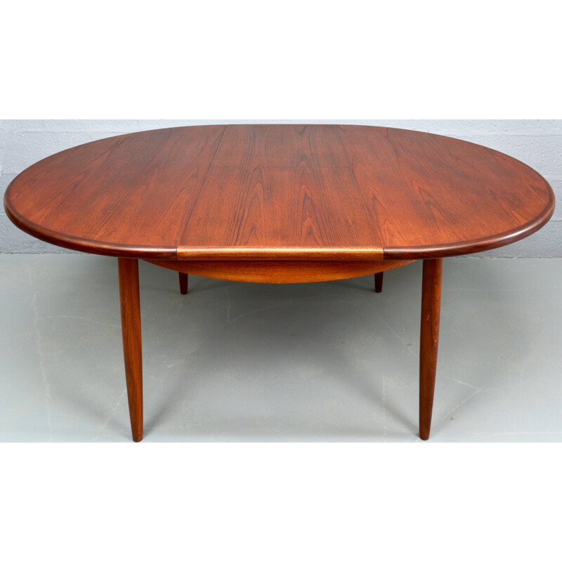 Mid-Century teak G-Plan circular fresco extendable dining table - 1960s 