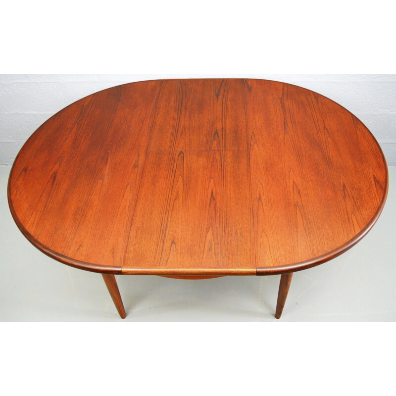 Mid-Century teak G-Plan circular fresco extendable dining table - 1960s 