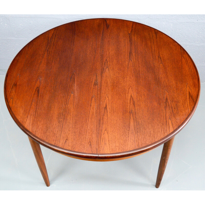 Mid-Century teak G-Plan circular fresco extendable dining table - 1960s 