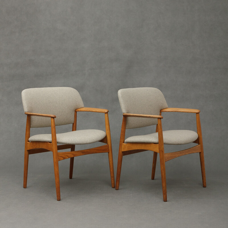 Paire de chaises en chêne par A. B. Madsen et E. Larsen - 1950