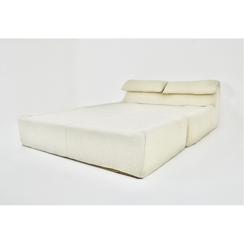 Vintage "Bambole" bed in creamy white fabric by Mario Bellini for B et B Italia, 1970