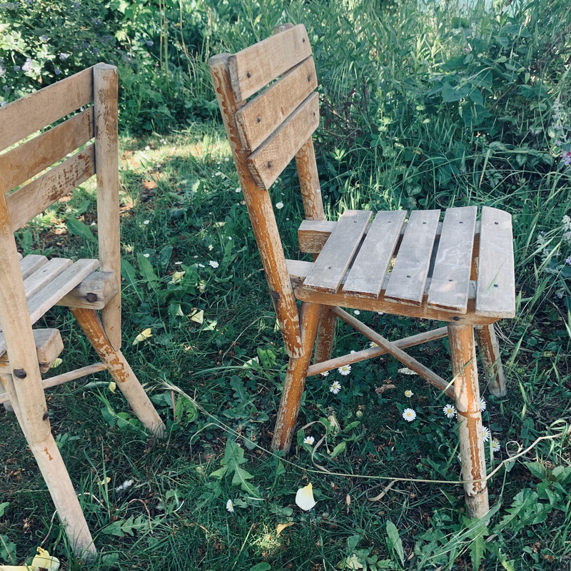 Coppia di sedie da giardino in legno vintage per bambini