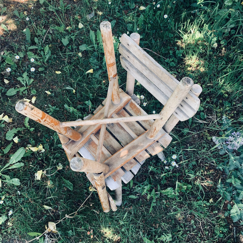 Coppia di sedie da giardino in legno vintage per bambini