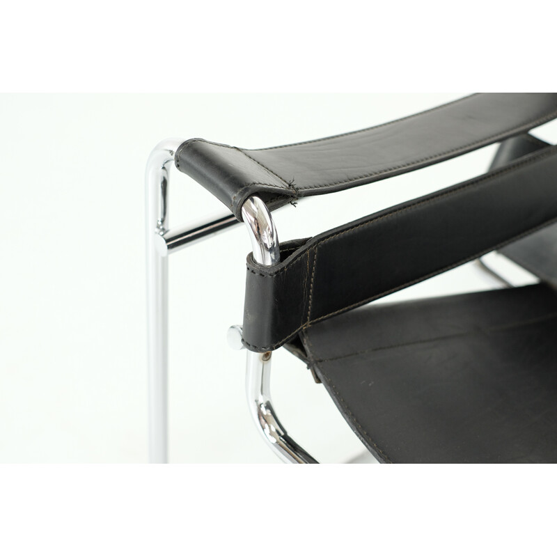 Vintage "B3 Wassily" armchair in leather and metal by Marcel Breuer for Gavina, 1925