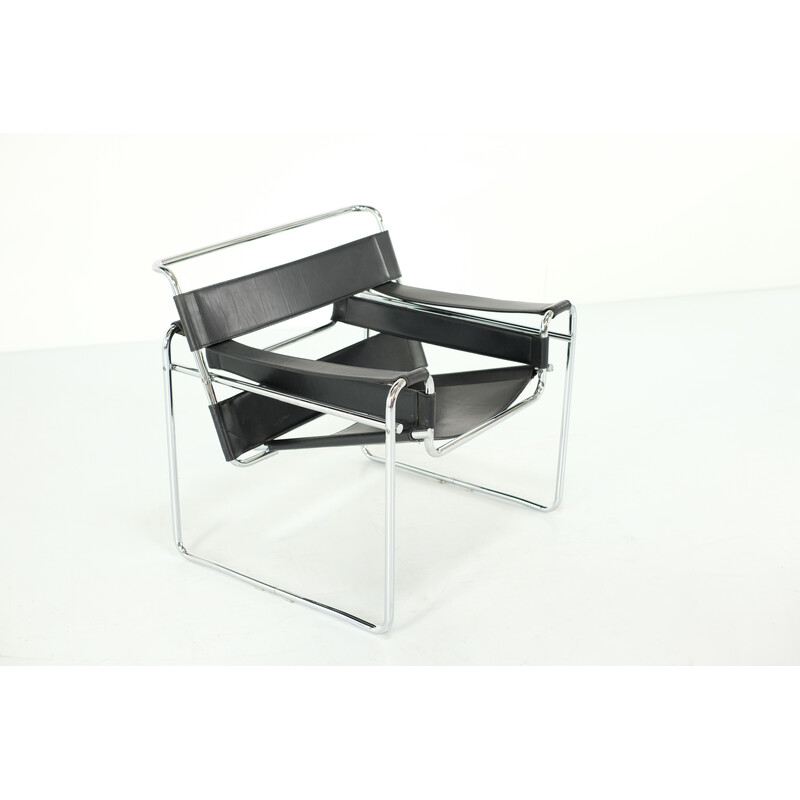 Vintage "B3 Wassily" armchair in leather and metal by Marcel Breuer for Gavina, 1925