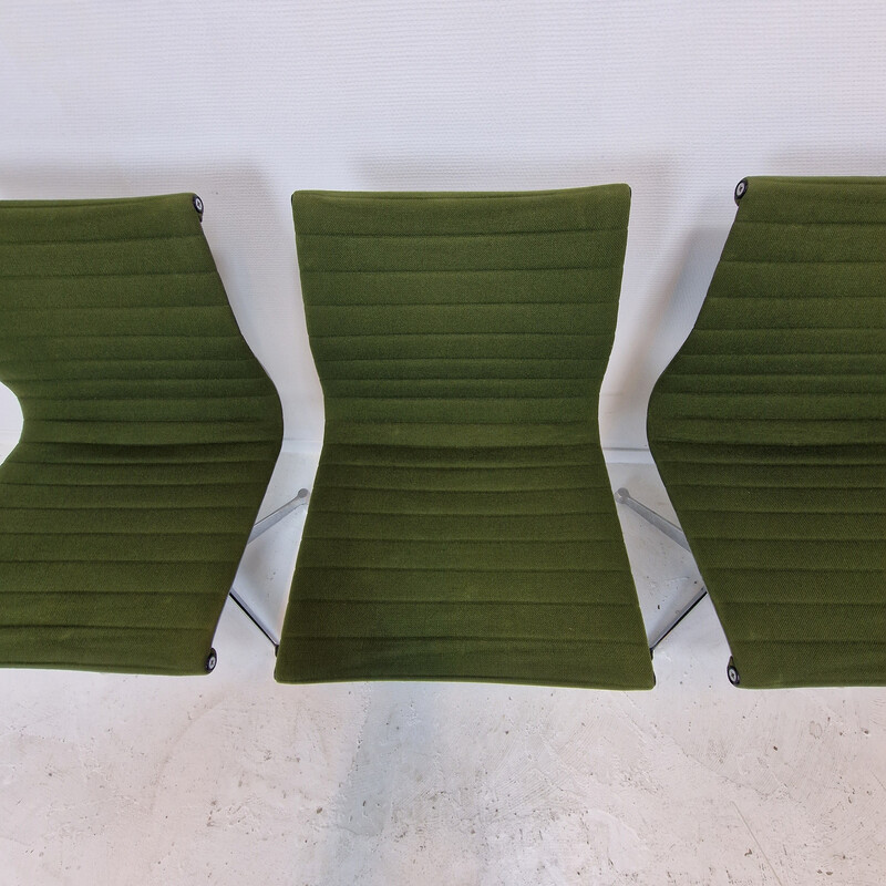 Set of 5 vintage Ea 105 chairs by Charles and Ray Eames for Herman Miller, 1970