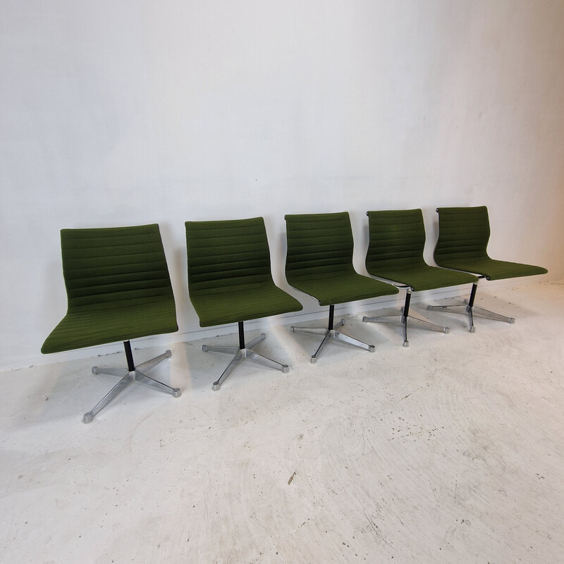 Ensemble de 5 chaises vintage Ea 105 par Charles et Ray Eames pour Herman Miller, 1970
