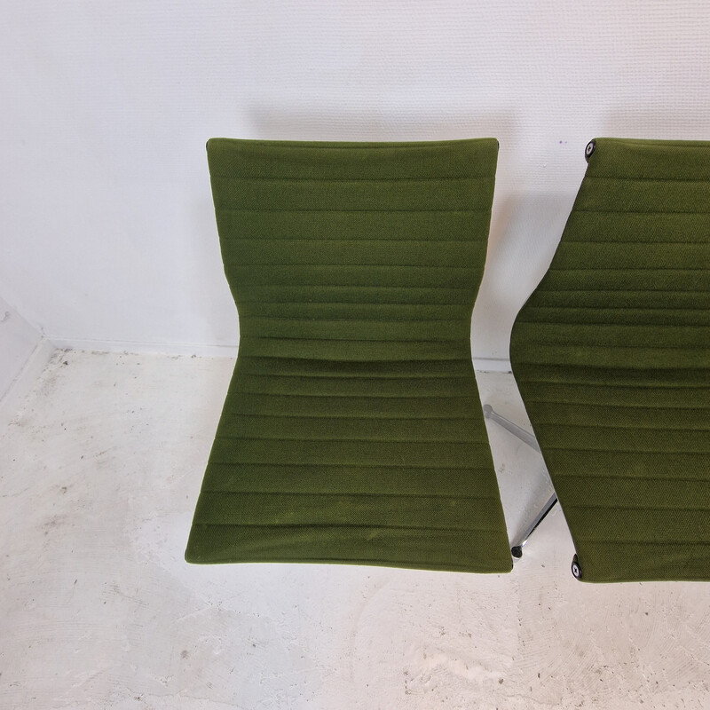 Set of 5 vintage Ea 105 chairs by Charles and Ray Eames for Herman Miller, 1970