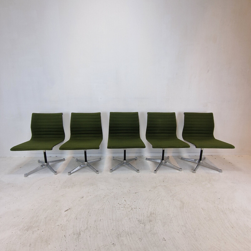 Set of 5 vintage Ea 105 chairs by Charles and Ray Eames for Herman Miller, 1970