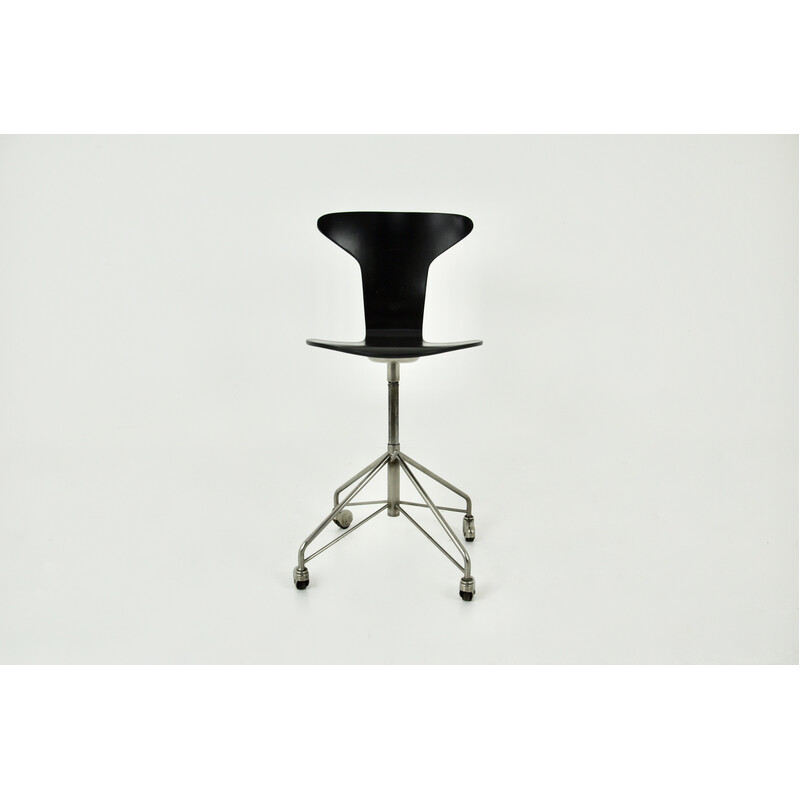 Vintage chair model 3117 in wood and metal by Arne Jacobsen for Fritz Hansen, 1950