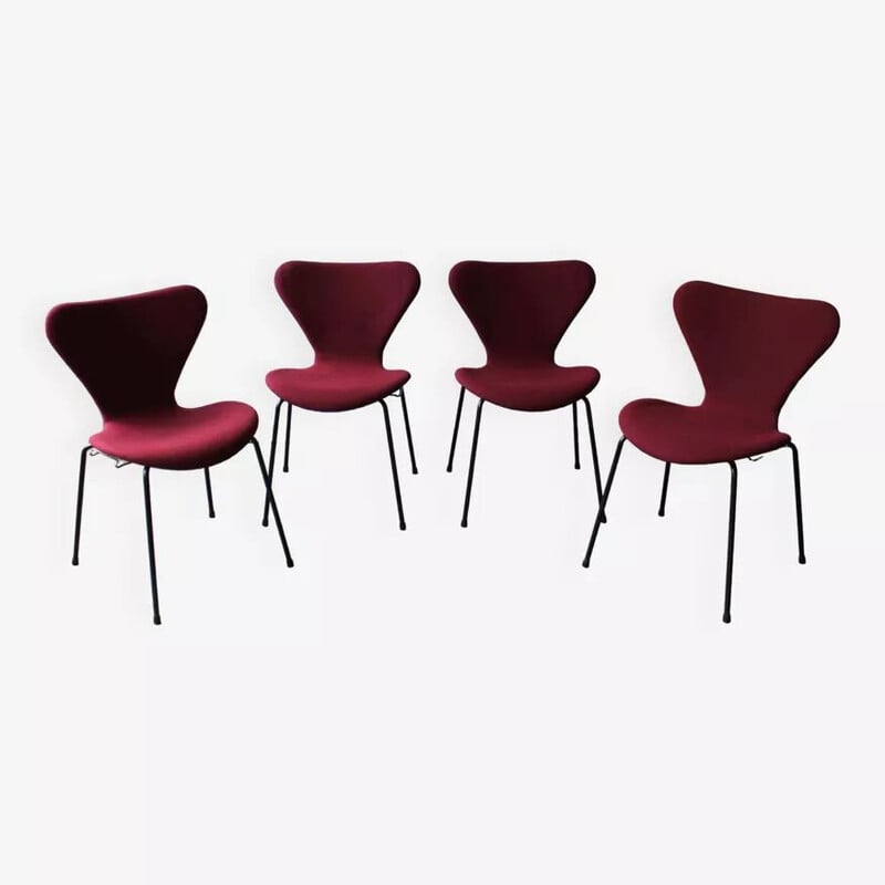 Set of 4 vintage series 7 chairs by Arne Jacobsen for Fritz Hansen, Denmark 1967