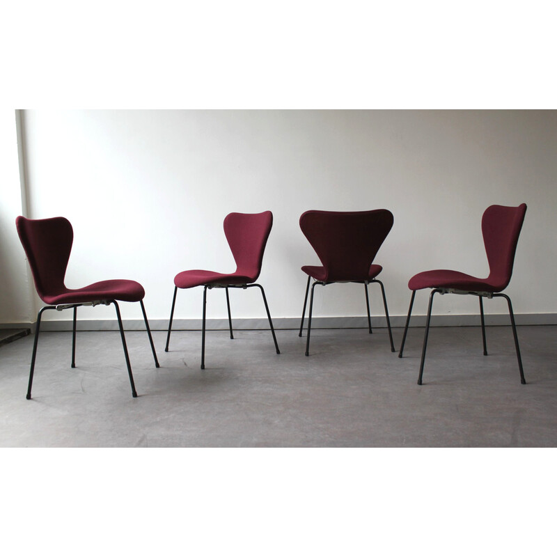 Set of 4 vintage series 7 chairs by Arne Jacobsen for Fritz Hansen, Denmark 1967