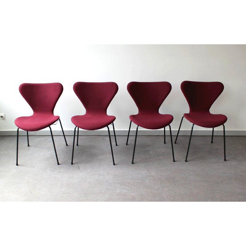 Set of 4 vintage series 7 chairs by Arne Jacobsen for Fritz Hansen, Denmark 1967