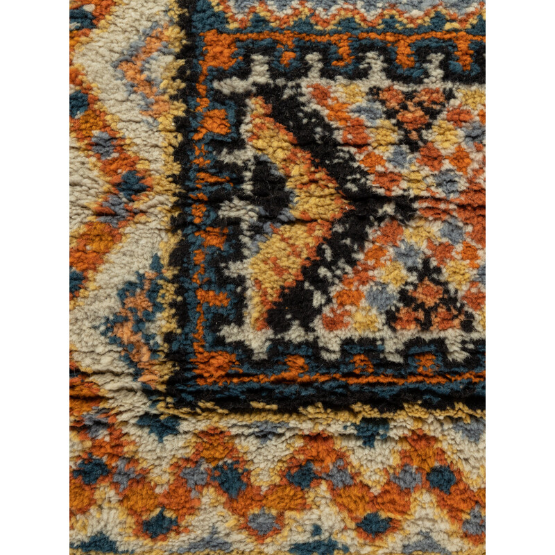 Vintage Berber carpet 174 x 260 in velvet, Morocco 1960