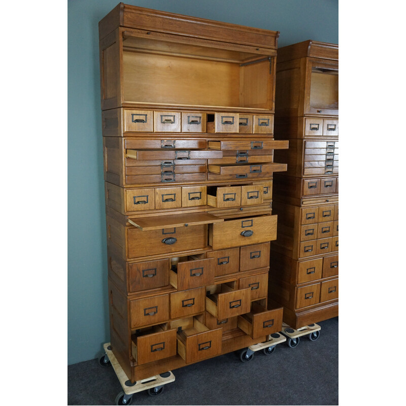 Paire d'armoires à pharmacie vintage en chêne avec beaucoup d'espace de rangement, 1900