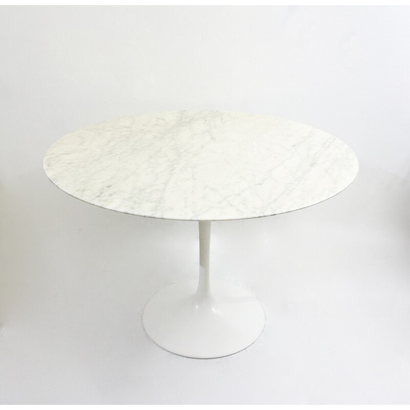 Mesa de jantar redonda vintage em mármore branco de Eero Saarinen para Knoll, Itália 1960