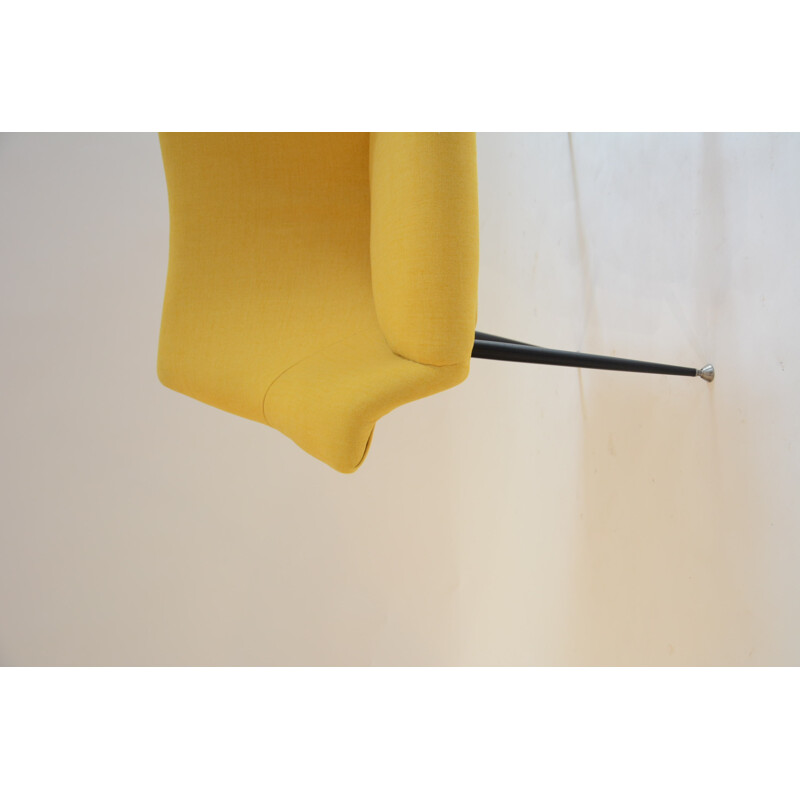 Fauteuil coquille jaune en fer et tissu - 1970