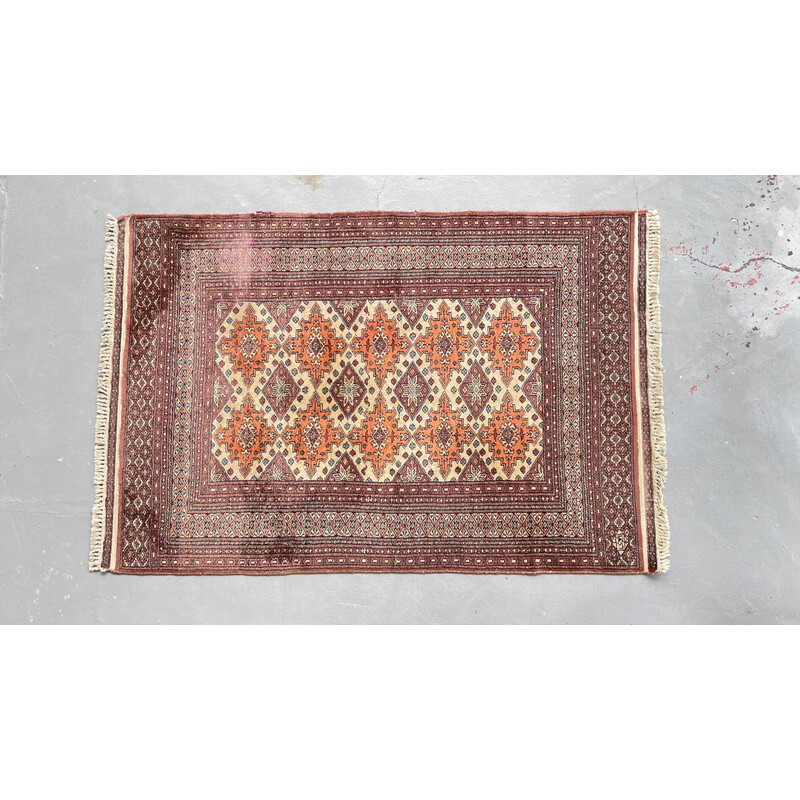 Vintage oriental rug in velvety wool, Pakistan