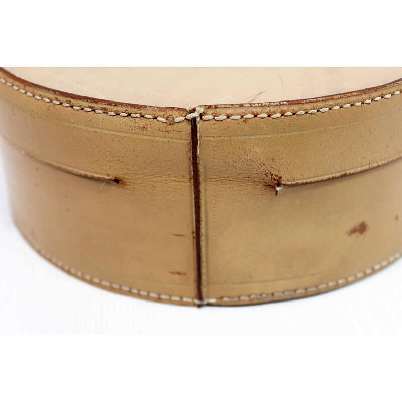 Vintage hat box in leather and cardboard