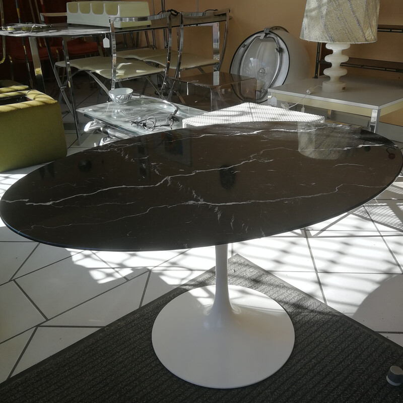 Vintage intermediate table by Saarinen for Knoll