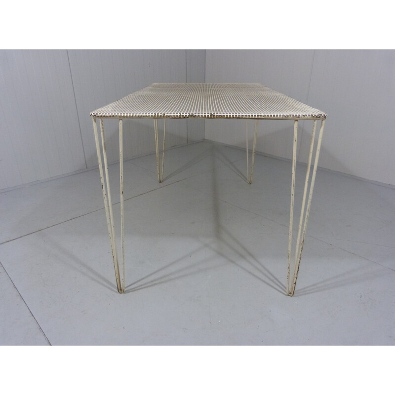 Table de jardin vintage en acier perforé blanc, France 1950