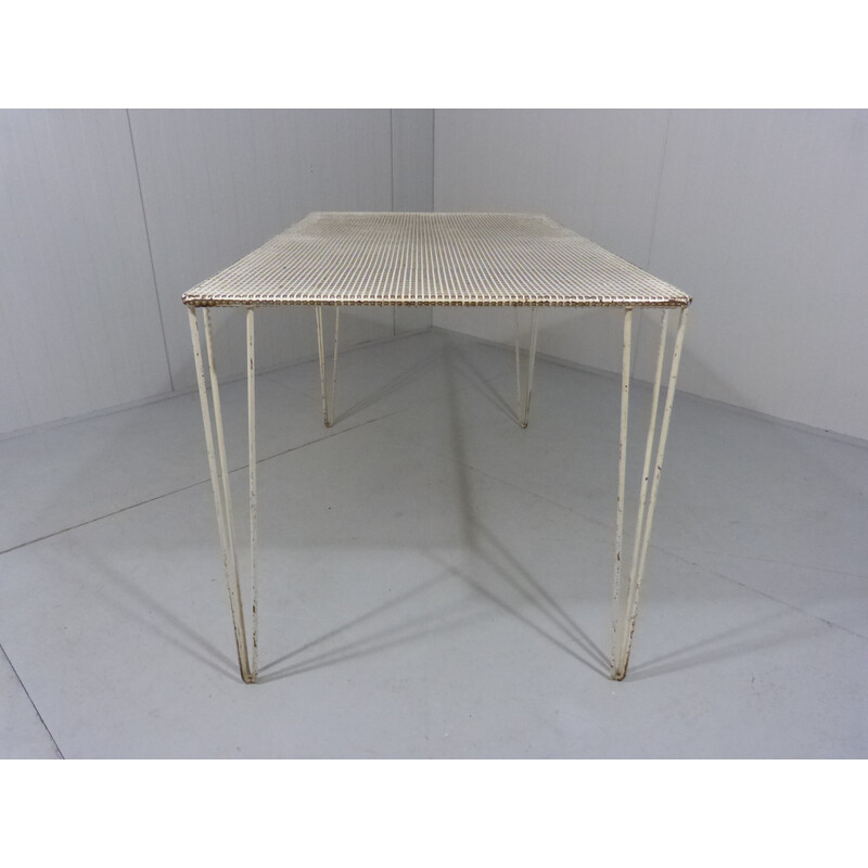 Table de jardin vintage en acier perforé blanc, France 1950