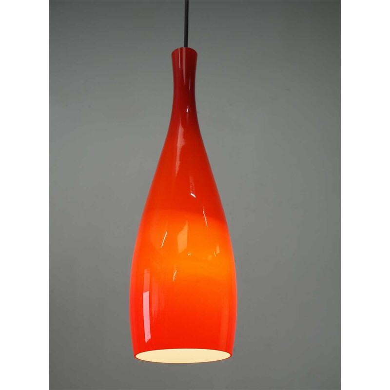 Lámpara colgante vintage en vidrio opalino rojo de Jacob Bang para Fog and Morup, Dinamarca 1963