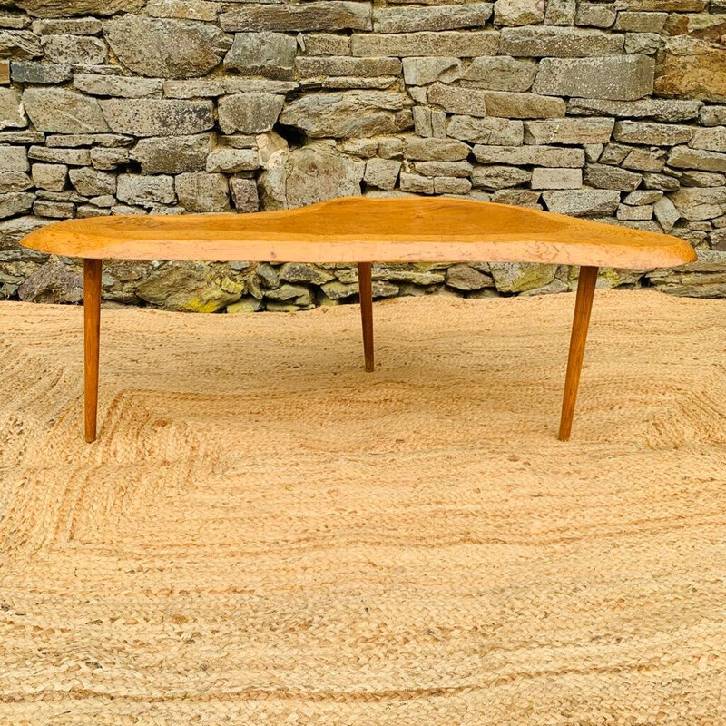 Table basse vintage de forme libre en bois massif, France 1960