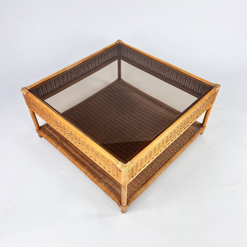 Table basse vintage en bambou et rotin avec plateau en verre fumé, 1970