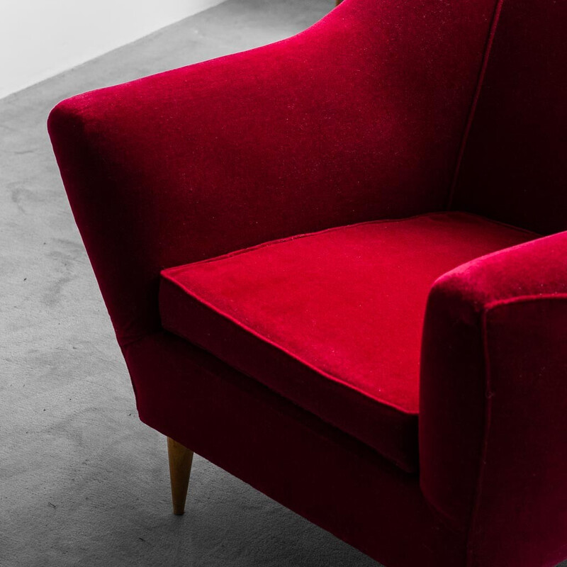 Paire de fauteuils vintage en velours rouge et bois, 1950