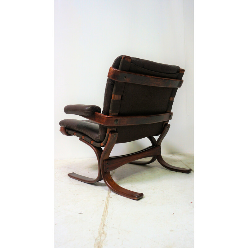 Paire de fauteuils scandinaves en cuir brun - 1970