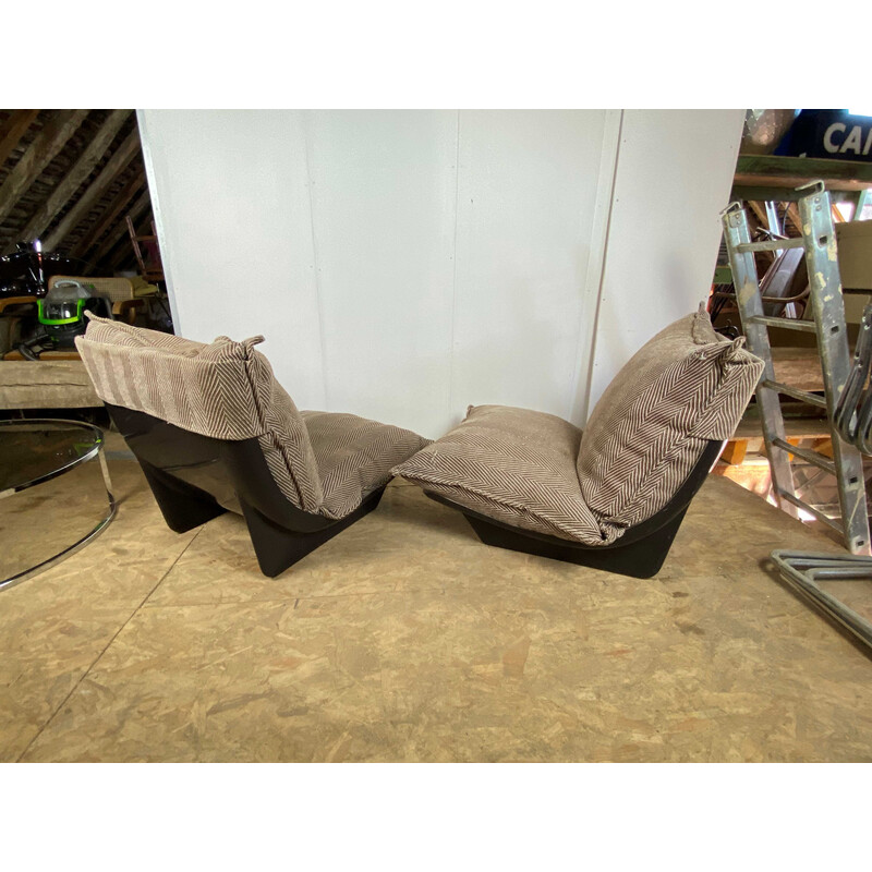 Pair of vintage fireside chairs in fiberglass and fabric, 1960