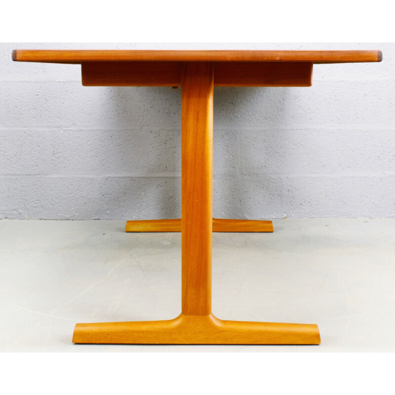 Mid-Century solid teak extendable dining table by McIntosh - 1960s