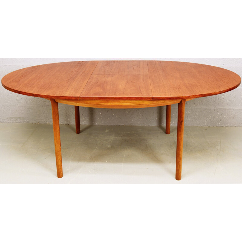 Table à rallonges en teck ovale par White et Newton - 1960