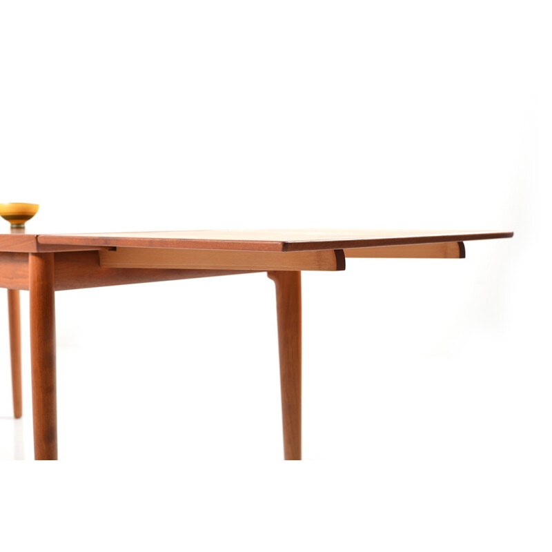 Mesa de comedor de teca de Henning Kjaernulf - 1960