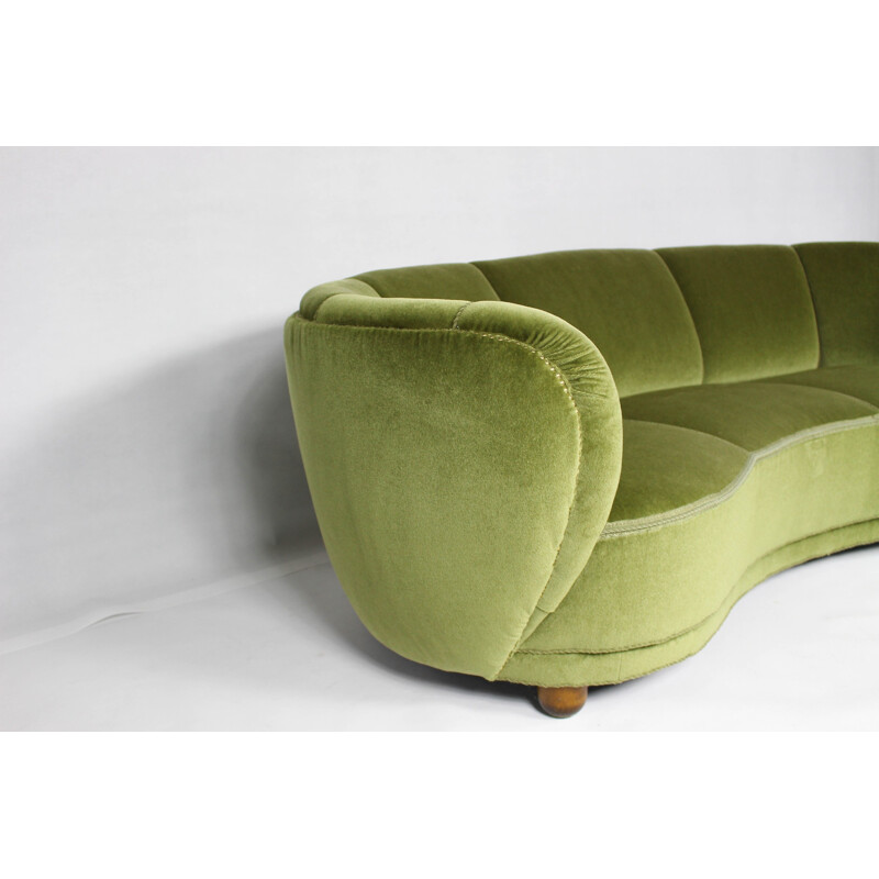 Mid century Scandinavian green sofa in velvet and wood - 1950s