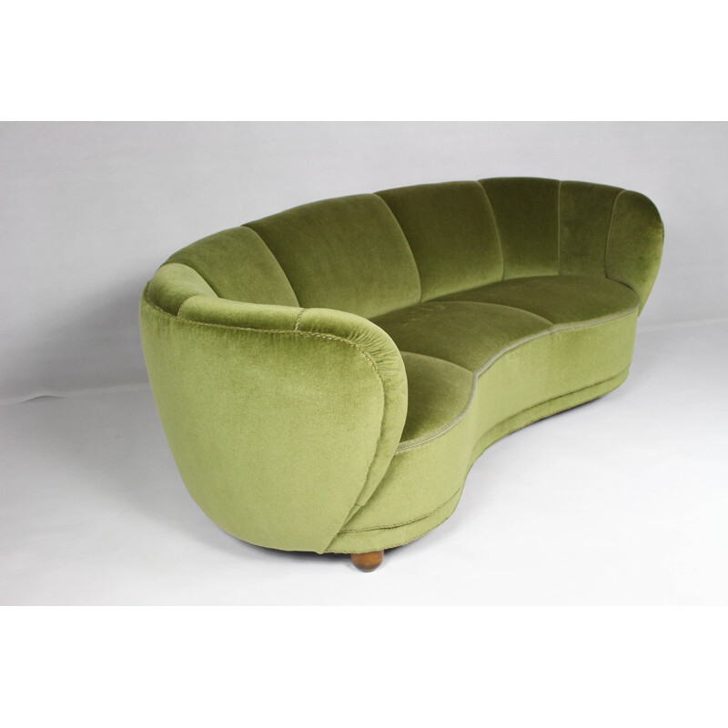 Mid century Scandinavian green sofa in velvet and wood - 1950s