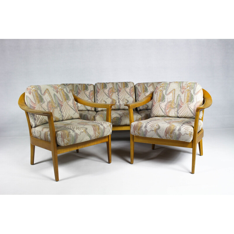 Von Wilhelm Knoll produzierte Wohnzimmergarnitur bestehend aus einem Sofa, einem Paar Sessel und einem Couchtisch - 1970