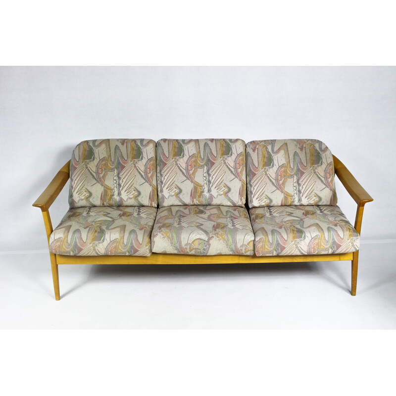 Set da salotto prodotto da Wilhelm Knoll composto da un divano, una coppia di poltrone e un tavolino - 1970