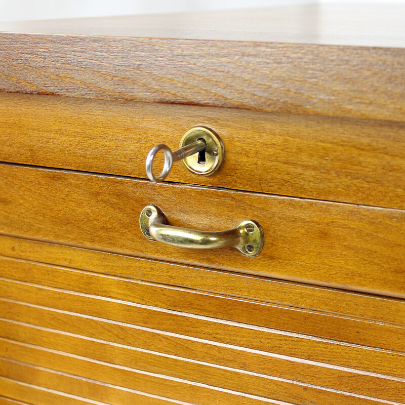 Bureau vintage Bauhaus en chêne avec portes roulantes, Tchécoslovaquie 1940