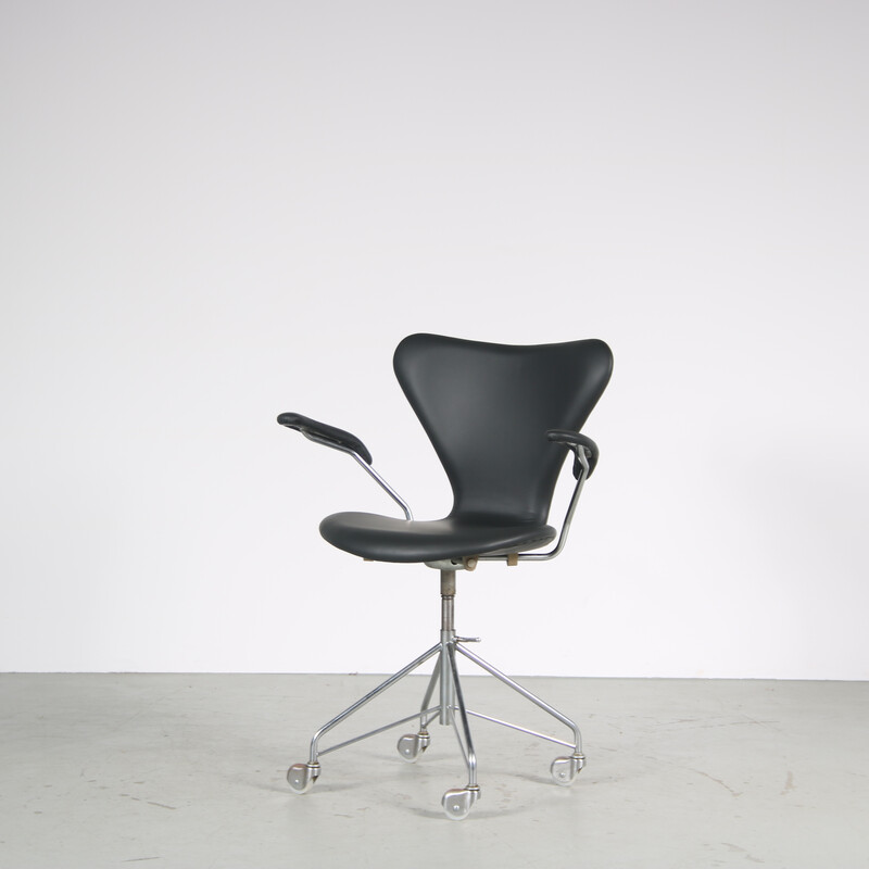Vintage 3217 office armchair in chrome-plated tubular metal swivel by Arne Jacobsen for Fritz Hansen, Denmark 1950