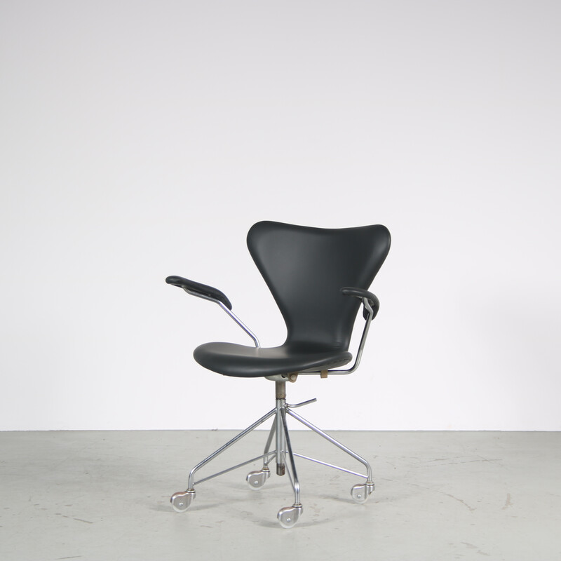 Vintage 3217 office armchair in chrome-plated tubular metal swivel by Arne Jacobsen for Fritz Hansen, Denmark 1950