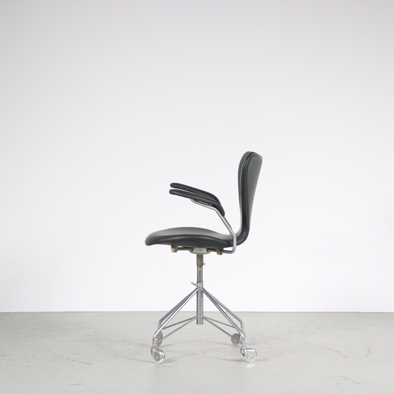 Vintage 3217 office armchair in chrome-plated tubular metal swivel by Arne Jacobsen for Fritz Hansen, Denmark 1950