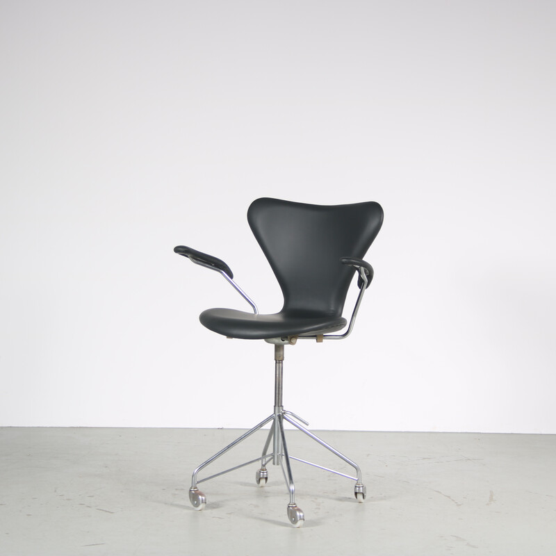 Vintage 3217 office armchair in chrome-plated tubular metal swivel by Arne Jacobsen for Fritz Hansen, Denmark 1950