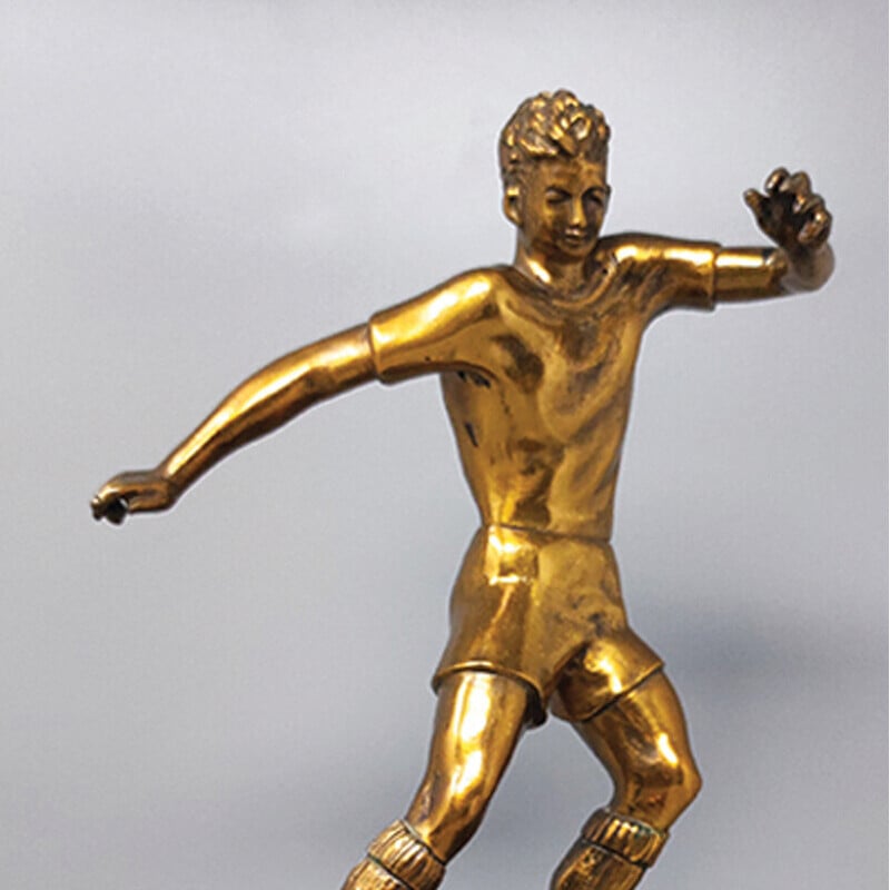 Scultura in bronzo vintage Art Deco di un giocatore di football, Italia anni '30