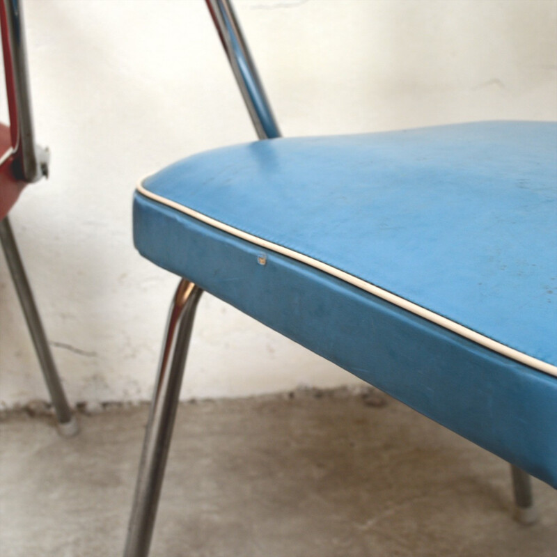 Conjunto de 3 sillas en polipiel roja y azul - 1950